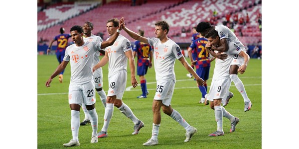 Ten sam zespół ewoluował w dwie różnie reprezentowane koszulki nr 10